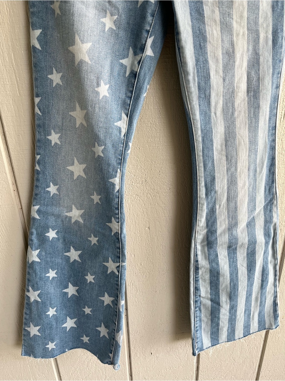 Judy Blue Stars and Stripes Bleached High Rise Flare Jeans Size 28 - Picture 6 of 9